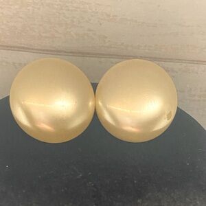 Pearl style clip on earring